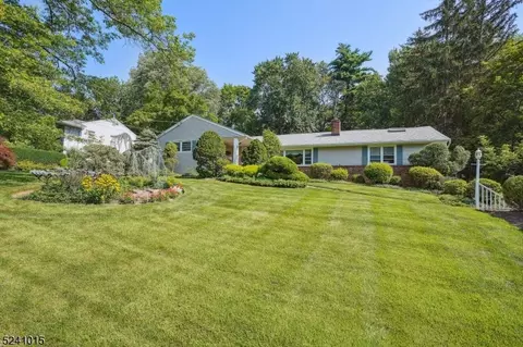 274 Pembrook Rd, Mountainside, NJ 07092