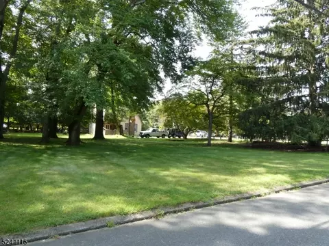 829 Westwood Ave, River Vale, NJ 07675