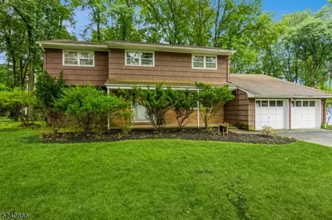 103 Brooklawn Dr, Morris Plains, NJ 07950