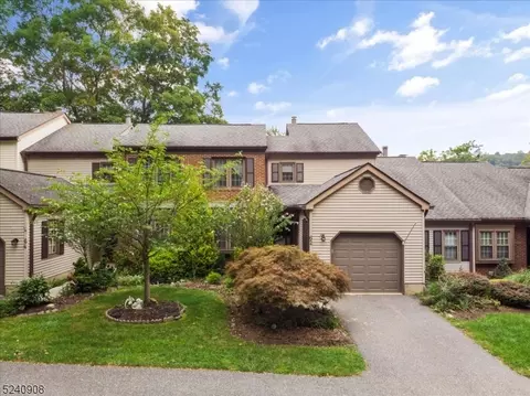 62 Goldfinch Dr, Hackettstown, NJ 07840