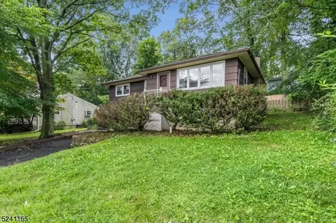 28 Mast Rd, Hopatcong, NJ 07843