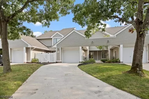 105 Hagerman Ct, Bridgewater, NJ 08807