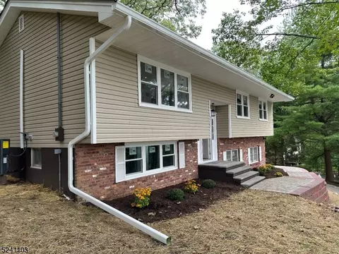 308 Maxim Dr, Hopatcong, NJ 07843