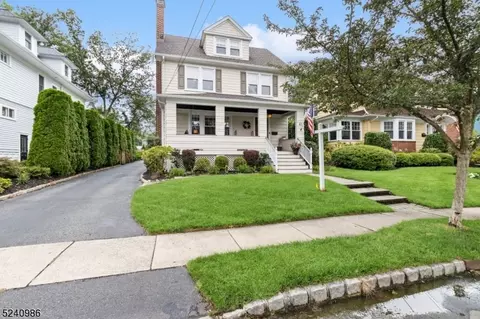 61 N Hillside Ave, Chatham, NJ 07928