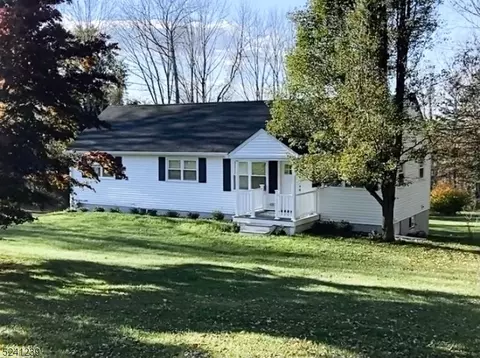 14 Linda Ln, Newton, NJ 07860