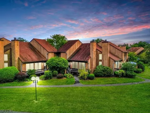 112 Bluebird Dr #4D, Hillsborough, NJ 08844