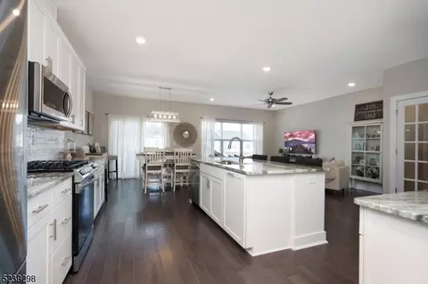 1002 Churchill Cir #1002, Branchburg, NJ 08876