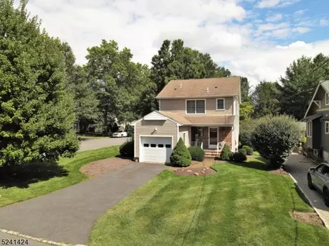 39 Janeway Pl, Morris Plains, NJ 07950
