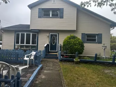 2 Housen St, Manchester Township, NJ 08759