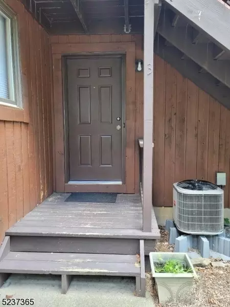 6 Augusta Dr #3, Vernon, NJ 07462