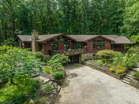 424 Mine Rd, Asbury, NJ 08802