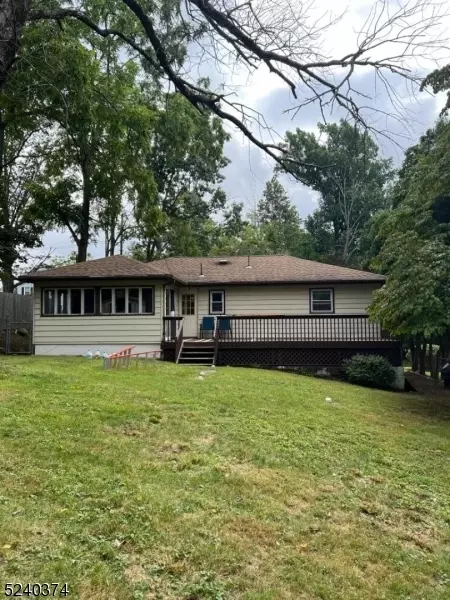 80 Stanhope Rd, Sparta, NJ 07871