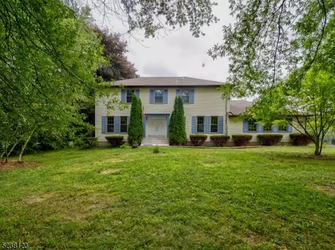 34 Valley Rd, Hampton, NJ 08827