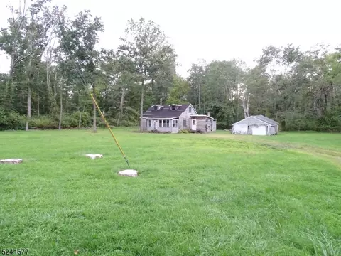 8 Britton Rd, Ringoes, NJ 08551