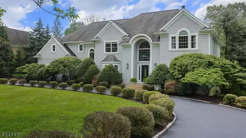 29 Broadway Rd, Warren, NJ 07059