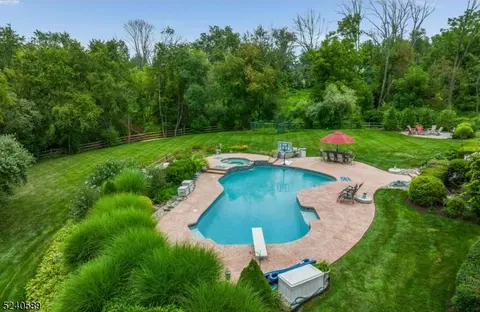 202 Low Ct, Flemington, NJ 08822