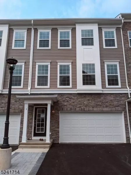6 Mccluskey Pl, Morris Plains, NJ 07950