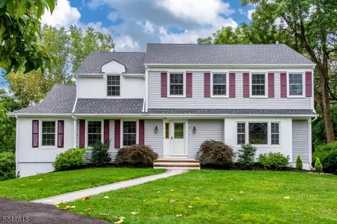 9 Old Coach Rd, Randolph, NJ 07869