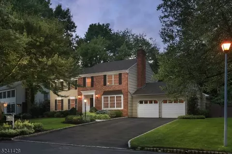 16 Settlers Ln, Westfield, NJ 07090