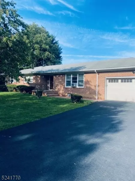 68 Deer Hill Rd, Lebanon, NJ 08833