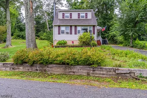 9 Helen St, Stanhope, NJ 07874