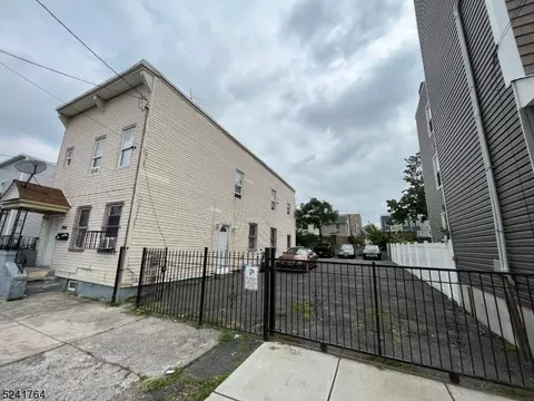 546 S 18th St, Newark, NJ 07103