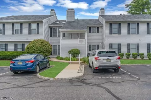 170 Milkweed Ct #170, Three Bridges, NJ 08887