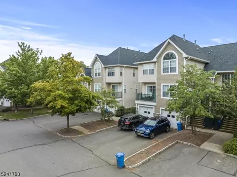 124 Tomahawk Ct, Belle Mead, NJ 08502