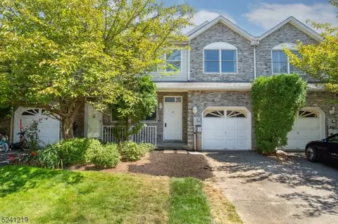 17 Wiley Ct, Morris Plains, NJ 07950