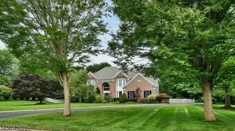 2 Meadow View Rd, Peapack And Gladstone, NJ 07934