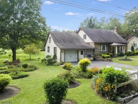27 Valley St, Knowlton Twp, NJ 07833