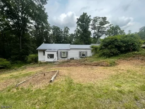 4 Gaisler Rd, Hardwick Twp, NJ 07825