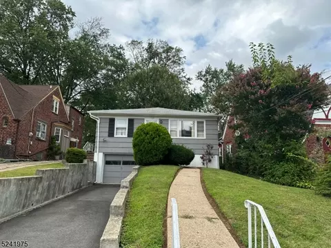 125 E 6th Ave, Roselle, NJ 07203