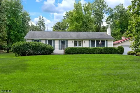 4 Holly Jill Ln, Stockton, NJ 08559