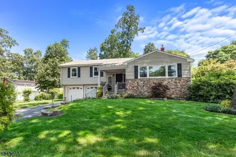 8 Evergreen Ln, Randolph, NJ 07869