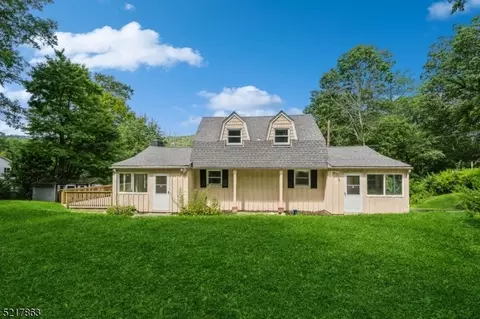 118 Longwood Lake Rd, Oak Ridge, NJ 07438