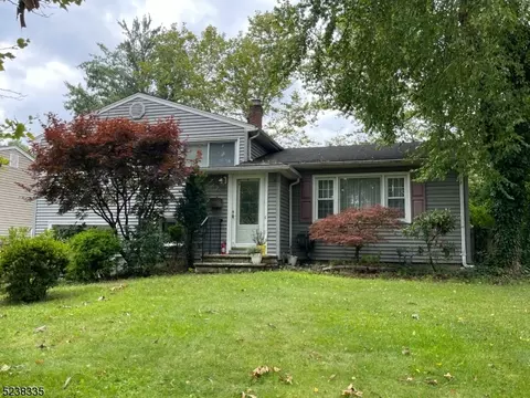 100 N Glenwood Rd, Fanwood, NJ 07023