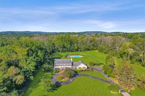 8 Fox Run Rd, Tewksbury Twp, NJ 07830