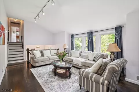 35 Fieldstone Dr, Livingston, NJ 07039