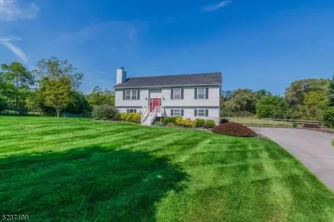 43 Statesville Quarry Rd, Lafayette, NJ 07848