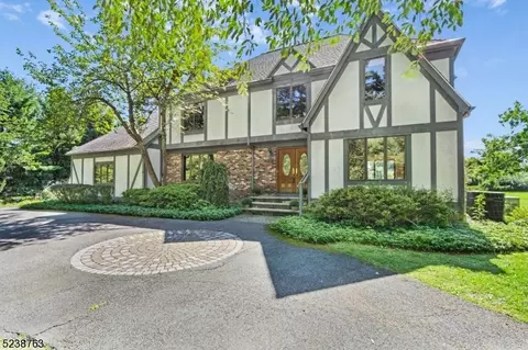 8 Chester Woods Dr, Chester, NJ 07930