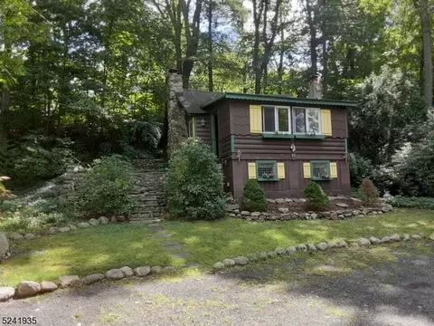 86 Wildwood Rd, Oak Ridge, NJ 07438