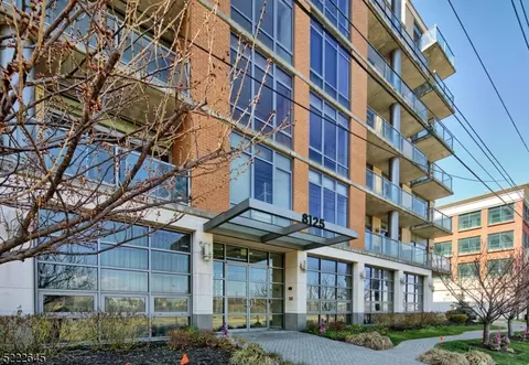 8125 River Rd #5B, North Bergen, NJ 07047