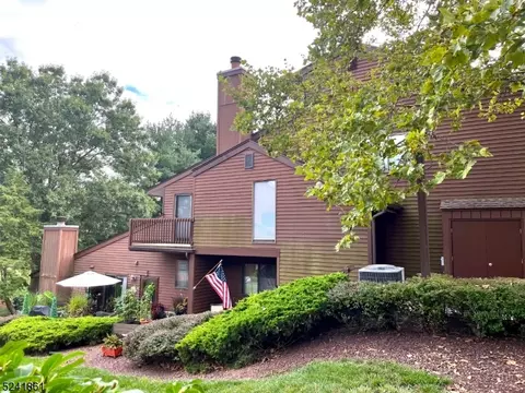 26 Meadowview Dr, Annandale, NJ 08801