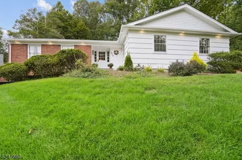996 Chimney Ridge Dr, Mountainside, NJ 07092