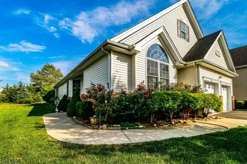 2 Tallman Ln, Franklin Twp, NJ 08873