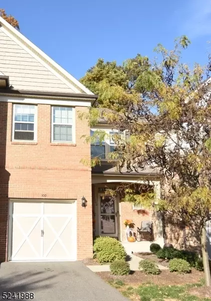 100 Albert Ct, Randolph, NJ 07869