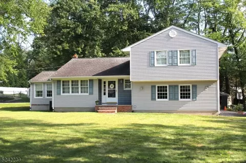 54 Parkside Dr, East Hanover, NJ 07936