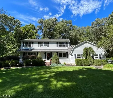 12 Tracey Ln, Sparta, NJ 07871