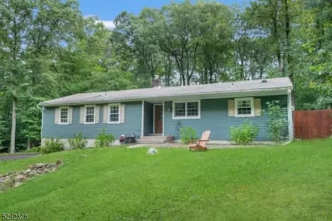 34 Old Farmers Rd, Washington Twp, NJ 07853